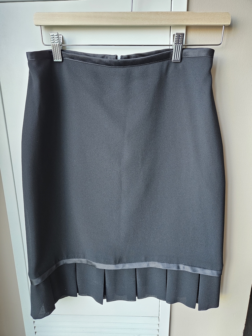 Joseph Ribkoff Classic Black Pleated Hem Women's Skirt